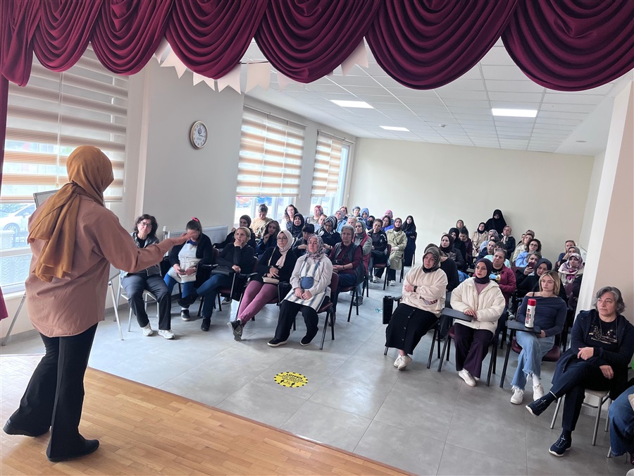 KADIN KURSİYERLERE GİRİŞİMCİLİK, TÜKETİCİ VE KOOPERATİFÇİLİK EĞİTİMİ YAPILDI