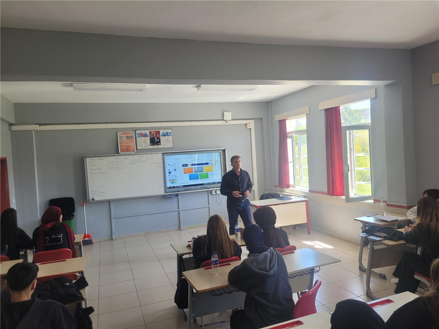  MESLEKİ ve TEKNİK ANADOLU LİSESİ ÖĞRENCİLERİNE GİRİŞİMCİLİK EĞİTİMİ VERİLDİ